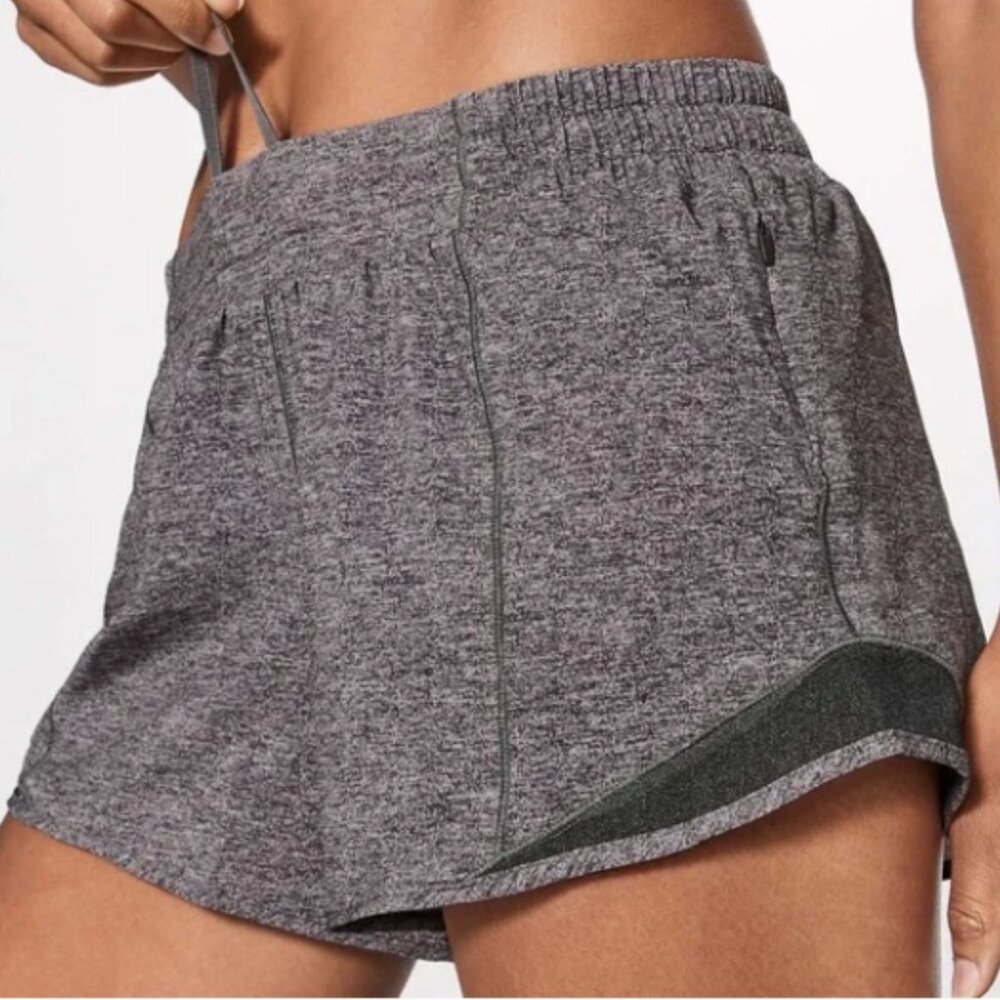 NWT Lululemon Hotty Hot LR Short 4"
